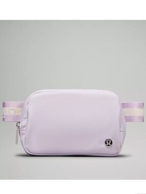 Lululemon Everywhere Wordmark Crossbody Belt Bag 1L - Lilac Purple/White